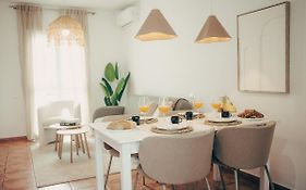 Azure Beachside Apartment - 50M From The Beach